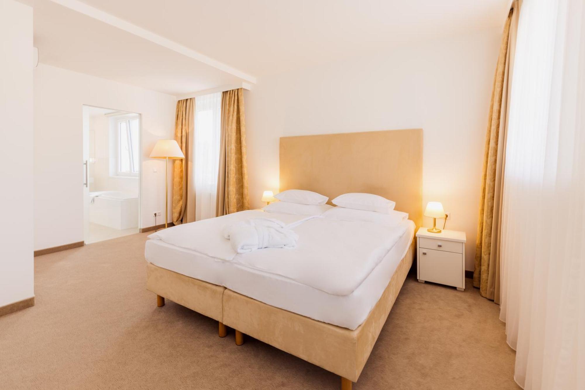 Seehotel Dr. Jilly Portschach am Woerthersee Exterior photo